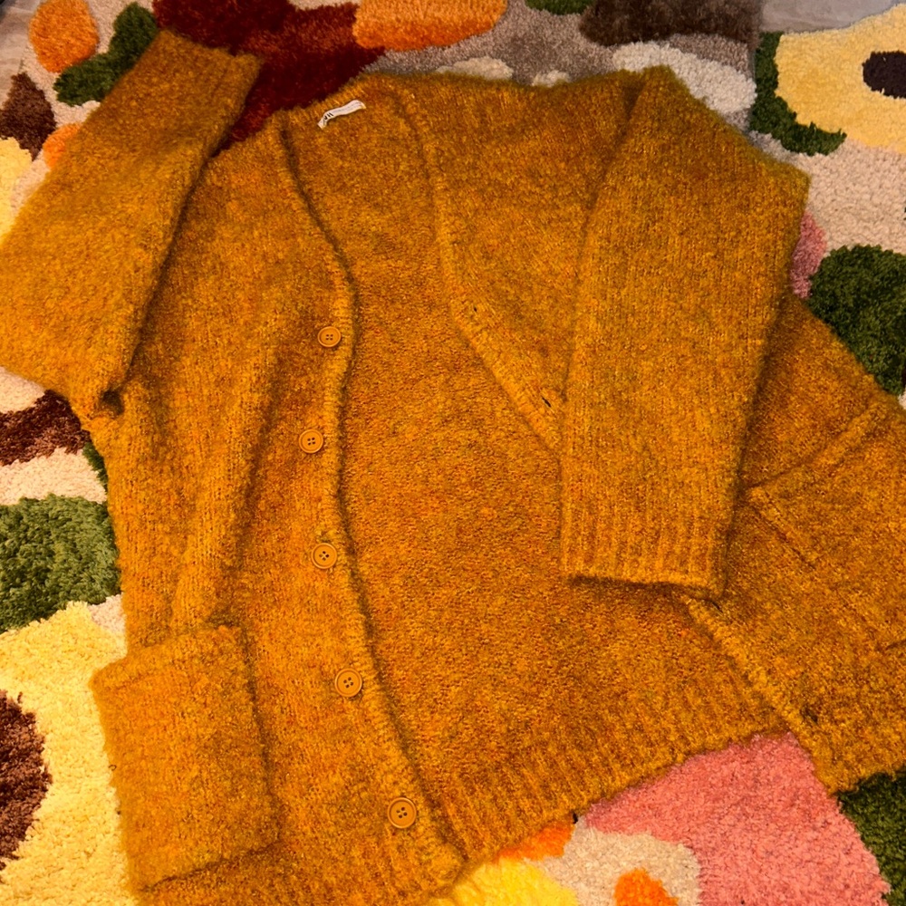 A mustard yellowish cardigan a mens Xl